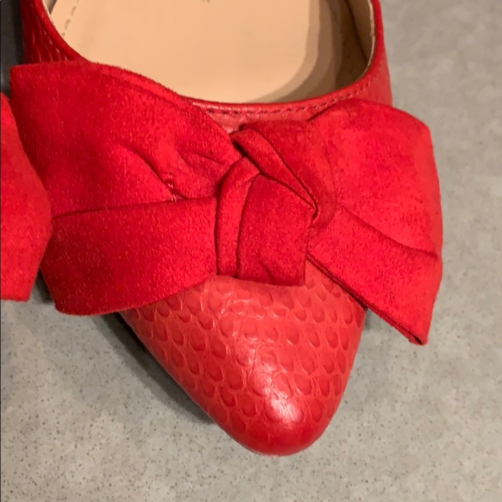 Adorable red Express flats - Picture 2 of 2
